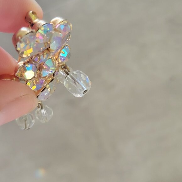 Vintage Kramer Aurora Borealis Rhinestone Brooch Pin Gold Tone Crystal Dangle Si - Picture 6 of 8